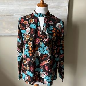 Everly flowered blouse with keyhole neckline